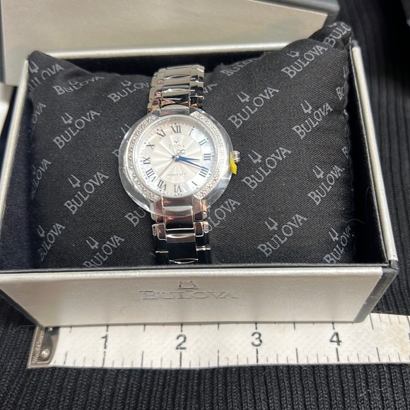 Bulova women's watch new with box silver tone - Picture 4 of 4